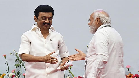 முதல்வர் ஸ்டாலின் (இடது), பிரதமர் மோடி (வலது)