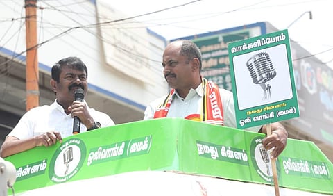 பொள்ளாச்சியில் நடந்த பிரச்சாரத்தில் பேசிய நாம் தமிழர் கட்சி தலைமை ஒருங்கிணைப்பாளர் சீமான். அருகில் பொள்ளாச்சி மக்களவைத் தொகுதி வேட்பாளர் சுரேஷ்குமார்.