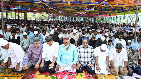 சென்னையில் ரம்ஜான் பண்டிகை கொண்டாட்டம்: இஸ்லாமியர்கள் சிறப்பு தொழுகை
