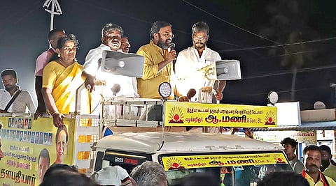 தருமபுரி மக்களவைத் தொகுதிக்கு உட்பட்ட நல்லம்பள்ளியில் திமுக வேட்பாளர் ஆ.மணியை ஆதரித்து திரைப்பட இயக்குநர் கரு.பழனியப்பன் பிரச்சாரம் செய்தார்.