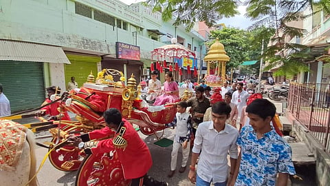 புதுச்சேரி: துறவறம் ஏற்க 13 வயது சிறுவன் ஆன்மிக ஊர்வலம் - அகமதாபாத்தில் தீட்சை