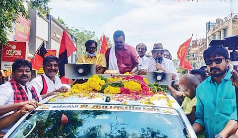 கம்பத்தில் திமுக வேட்பாளர் தங்க தமிழ்ச்செல்வனை ஆதரித்து பிரச்சாரம் செய்த அமைச்சர் பழனிவேல் தியாகராஜன்.