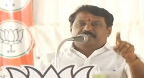நெல்லையில் நடந்த பாஜக பிரச்சாரப் பொதுக் கூட்டத்தில் நயினார் நாகேந்திரன் உரையாற்றினார்.