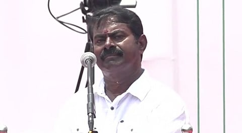 திருவள்ளூரில் நடந்த பிரச்சாரப் பொதுக்கூட்டத்தில் நாம் தமிழர் கட்சியின் தலைமை ஒருங்கிணைப்பாளர் சீமான் உரையாற்றினார்.