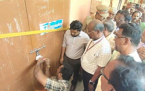 விருதுநகரில் வாக்குப்பதிவு இயந்திரங்கள் பாதுகாப்பு அறைக்கு சீல் வைப்பு - 4 அடுக்கு பாதுகாப்பு