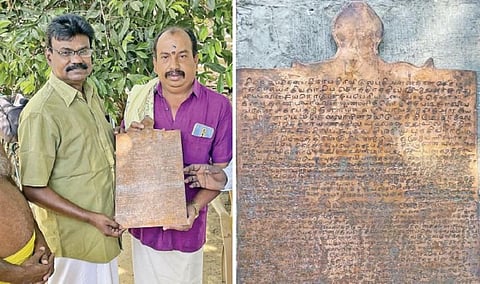 பழநியில் செப்பேட்டுடன் மலைக்கோயில் திருமஞ்சனப் பண்டாரம் சண்முகம், தொல்லியல் ஆய்வாளர் நாராயணமூர்த்தி உள்ளிட்டோர். ( அடுத்தப்படம் ) பழநியில் கண்டெடுக்கப்பட்ட 18-ம்
நூற்றாண்டு செப்பேடு.
