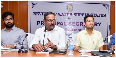 கோவை மேட்டுப்பாளையத்தில் நடந்த ஆய்வுக் கூட்டத்தில் நகராட்சி நிர்வாகம் மற்றும் குடிநீர் வழங்கல் துறை செயலாளர் கார்த்திகேயன்