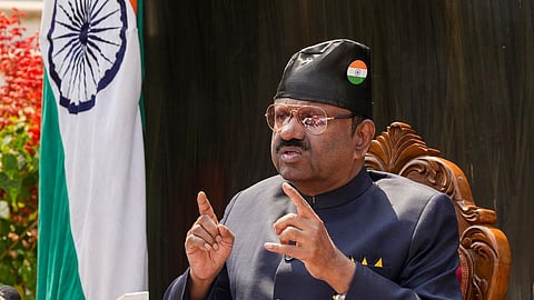 பணிப் பெண்ணுக்கு பாலியல் தொந்தரவு அளித்ததாக புகார்: மேற்குவங்க ஆளுநர் மறுப்பு