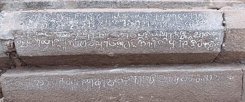 விழுப்புரம் அருகே ஆதித்த கரிகாலன் அரசாட்சியில் பொறிக்கப்பட்ட கல்வெட்டு கண்டறியப்பட்டுள்ளது.