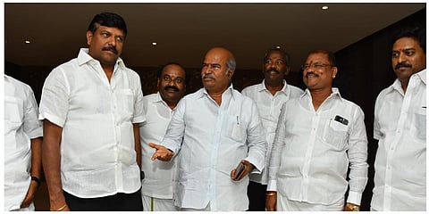 ஜெயக்குமார் மரண வழக்கு தொடர்பாக காங்கிரஸ் கட்சியின் முன்னாள் தலைவர் கே.வி.தங்கபாலுவிடம் தனிப்படை போலீஸார் விசாரணை மேற்கொண்டனர்