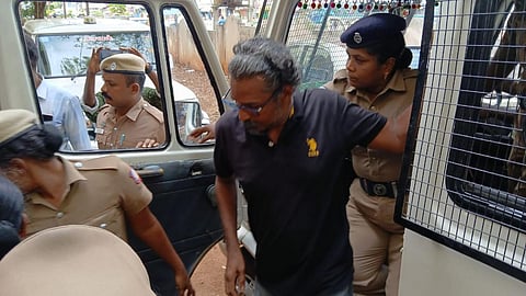 ரெட் பிக்ஸ் யூடியூப் சேனலின் ஆசிரியர் ஃபெலிக்ஸ் ஜெரால்டு