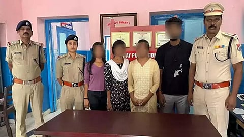 திருச்சி ரயில் நிலையத்தில் நடனமாடி ‘ரீல்ஸ்’ - 3 பெண்கள் உட்பட 4 பேர் கைது