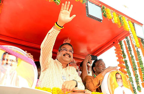 “திமுக தலைவர் போல செயல்படுகிறார் வி.கே.பாண்டியன்” - பாஜக விமர்சனம்