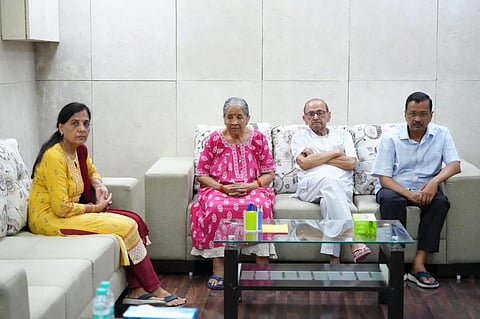 கேஜ்ரிவாலின் வயதான பெற்றோரை அலைக்கழிப்பதா? - மத்திய அரசு மீது டெல்லி அமைச்சர் ஆதிஷி குற்றச்சாட்டு