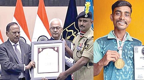 டெல்லியில் நடைபெற்ற விழாவில் ‘ஜீவன் ரக் ஷ பதக்’ விருது பெற்ற எல்லை பாதுகாப்பு படை வீரர் உமாசங்கர். (அடுத்த படம்) வீரர் மது.