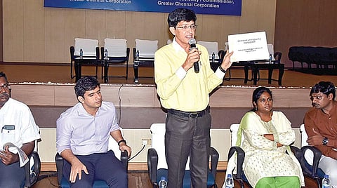 சென்னையில் உள்ள வாக்கு எண்ணும் மையங்களில் பணிபுரிய உள்ள வாக்கு எண்ணிக்கை மேற்பார்வையாளர்கள், உதவியாளர்கள் மற்றும் நுண் பார்வையாளர்களுக்கான முதற்கட்ட பயிற்சி, மாவட்ட தேர்தல் அலுவலர் ஜெ.ராதாகிருஷ்ணன் தலைமையில் ரிப்பன் மாளிகை வளாகத்தில் நேற்று நடைபெற்றது. படம்: எஸ்.சத்தியசீலன்