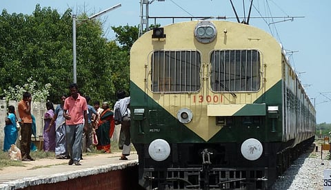 அனைத்து மெமு வகை ரயில்களிலும் ஜூன் முதல் தலா 4 கழிப்பறை: ரயில்வே அதிகாரிகள் தகவல்
