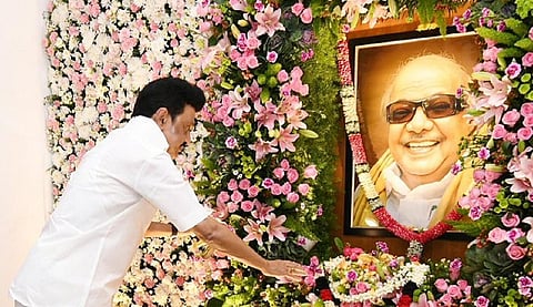 “பாதை அமைத்தீர்கள், பயணத்தை தொடர்கிறோம்” - கருணாநிதி பிறந்த தினத்தில் முதல்வர் கவிதை