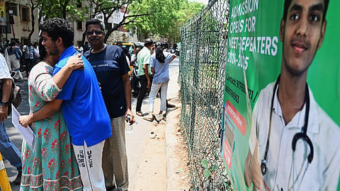 இளநிலை மருத்துவ படிப்புக்கான நீட் தேர்வு முடிவு வெளியீடு: 67 மாணவர்கள் முழு மதிப்பெண் பெற்று சாதனை