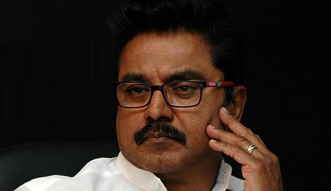 அடுக்குமாடி குடியிருப்பில் ஆக்கிரமிப்பு: நடிகர் சரத்குமார் மீது தனுஷ் தாயார் உள்ளிட்டோர் வழக்கு