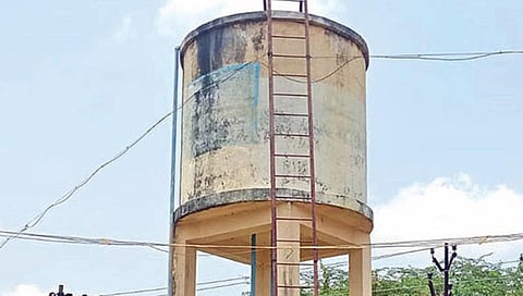 சாணம் கலக்கப்பட்டதாக கூறப்படும் குடிநீர் தொட்டி