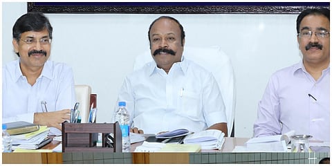 சென்னை, கீழ்ப்பாக்கம் தமிழ்நாடு கூட்டுறவு ஒன்றிய அலுவலகத்தில் நடந்த கூட்டத்தில் அமைச்சர் பெரியகருப்பன் உள்ளிட்டோர்