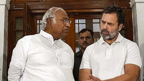 ஆட்சி அமைக்கவும் வழியில்லே! ஆட்டிப்படைக்கவும் முடியல்லே...! - ‘கை’ நழுவிய வெற்றியால் கலங்கி நிற்கும் காங்கிரஸ்