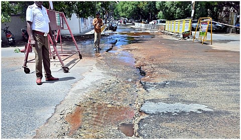 திடீர் பள்ளம்