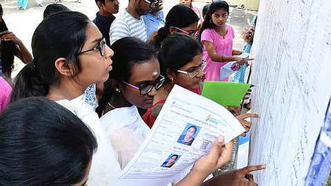 நீட் தேர்வு பிரச்சினை: தாமதமாகும் எம்பிபிஎஸ், பிடிஎஸ் விண்ணப்ப விநியோகம்
