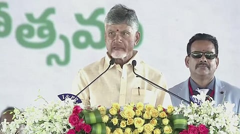 ஆந்திர முதல்வராக பதவியேற்ற தெலுங்கு தேசம் கட்சி தலைவர் சந்திரபாபு நாயுடு