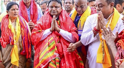 ஒடிசா முதல்வர் மோஹன் சரம் மஜியுடன் துணை முதல்வர்கள் பார்வதி பரிதா மற்றும் கே.வி.சிங். | படம் உதவி: வீடியோ ஸ்க்ரீன்ஷாட்
