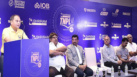 டிஎன்பிஎல் கிரிக்கெட் போட்டி தொடர்பாக செய்தியாளர்களிடம் பேசிய டிஎன்பிஎல் தலைவர் சஞ்சய் கொம்பத் மற்றும் நிர்வாகிகள், கோவை | படம்: ஜெ.மனோகரன்.