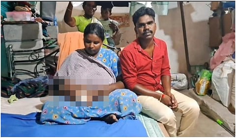 குழந்தையின் பெற்றோர்.