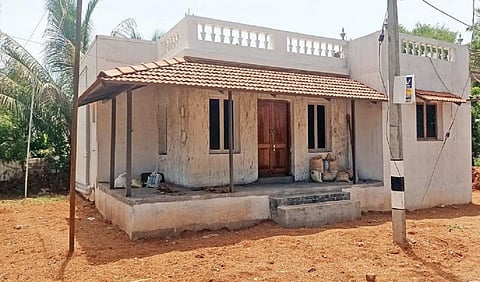 கீழடியில் செட்டிநாடு கலையில் அகழ் வைப்பகம் வடிவில் கட்டப்பட்ட புறக்காவல் நிலையம்.