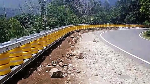 சாலை விபத்தில் உயிரிழப்புகளை தடுக்க கொடைக்கானல் மலைச் சாலையில் ரோலர் கிராஸ் பேரிகாடுகள்!