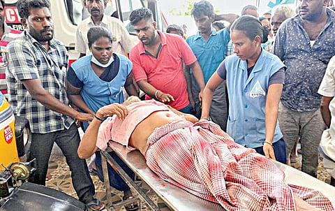 கள்ளச் சாராயத்தை தடுக்க நடவடிக்கை எடுக்கவில்லை: தமிழக அரசு மீது அரசியல் கட்சி தலைவர்கள் குற்றச்சாட்டு