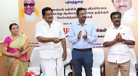 சொத்து உரிமையாளரின் முந்தைய கைரேகை சரிபார்க்கும் வசதி: பதிவுத்துறை அமைச்சர் தொடங்கி வைத்தார்