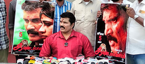 கோவையில் செய்தியாளர்களிடம் பேசிய திரைப்பட இயக்குநரும், நடிகருமான ரஞ்சித்.