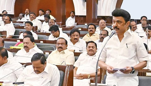 அரசு ஊழியர்கள், ஆசிரியர்கள் நியமனம், இளைஞர்களுக்கான வேலைவாய்ப்புகள் குறித்து சட்டப்பேரவையில் 110 விதியின்கீழ் பல்வேறு அறிவிப்புகளை வெளியிட்டு பேசிய முதல்வர் ஸ்டாலின்.