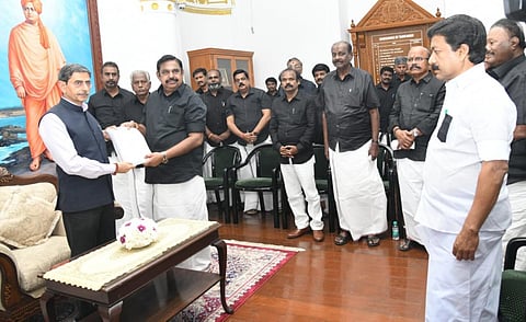 கள்ளக்குறிச்சி கள்ளச் சாராய விவகாரத்தை சிபிஐ விசாரிக்க பரிந்துரைக்க வேண்டும்: ஆளுநரிடம் பழனிசாமி மனு