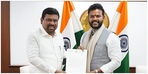 விமானப் போக்குவரத்து துறை அமைச்சர் ராம் மோகன் நாயுடுவிடம் ஐயுஎம்எல் எம்பி நவாஸ்கனி மனு அளித்தார்.