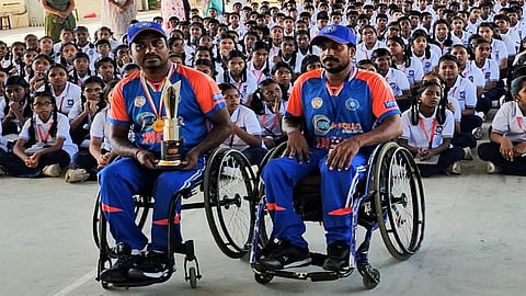 இந்திய வீரர்கள் சுரேஷ், ஜெயன்