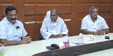 பாஜக எம்எல்ஏக்கள் போர்க்கொடி: புதுச்சேரி கட்சித் தலைவரை அழைத்து முதல்வர் ரங்கசாமி பேச்சு