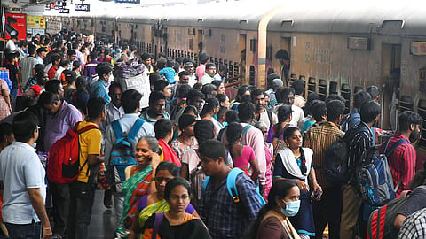 அக்.30-ம் தேதி பயணத்துக்கான தீபாவளி டிக்கெட் முன்பதிவு 5 நிமிடத்தில் முடிந்தது: சொந்த ஊர் செல்வோர் ஏமாற்றம்