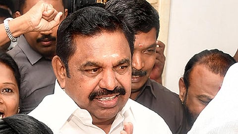 மதுரை விமான நிலையத்தில் எடப்பாடி பழனிசாமிக்கு உற்சாக வரவேற்பு