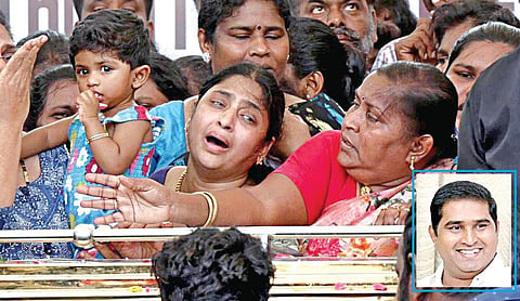 ஆம்ஸ்ட்ராங் உடலை பார்த்து கதறி அழுத அவரது மனைவி மற்றும் உறவினர்கள்.