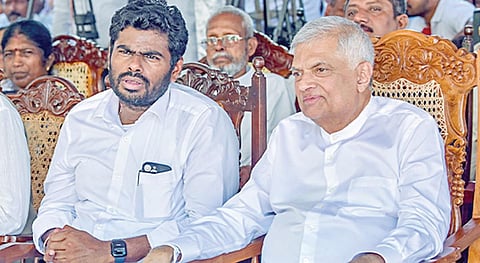 திருகோணமலையில் இரா.சம்பந்தனின் உடலுக்கு இறுதி அஞ்சலி செலுத்தும் நிகழ்ச்சியில் கலந்துகொண்ட இலங்கை அதிபர் ரணில் விக்ரமசிங்க, தமிழக பாஜக தலைவர் அண்ணாமலை.