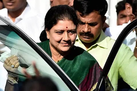 அதிமுகவை ஒருங்கிணைக்க நடவடிக்கை: தென்காசியில் 16-ம் தேதி சசிகலா சுற்றுப்பயணம்