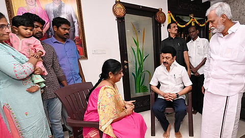 ஆம்ஸ்ட்ராங் வீட்டில் முதல்வர் ஸ்டாலின் அஞ்சலி: குற்றவாளிகளுக்கு தண்டனை பெற்று தருவதாக குடும்பத்தினரிடம் உறுதி