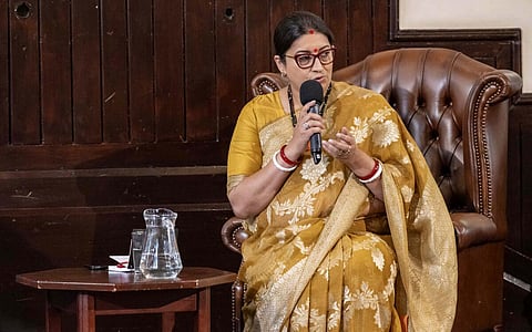 மக்களவைத் தேர்தல் தோல்வியை அடுத்து அதிகாரபூர்வ பங்களாவை காலி செய்தார் ஸ்மிருதி இரானி